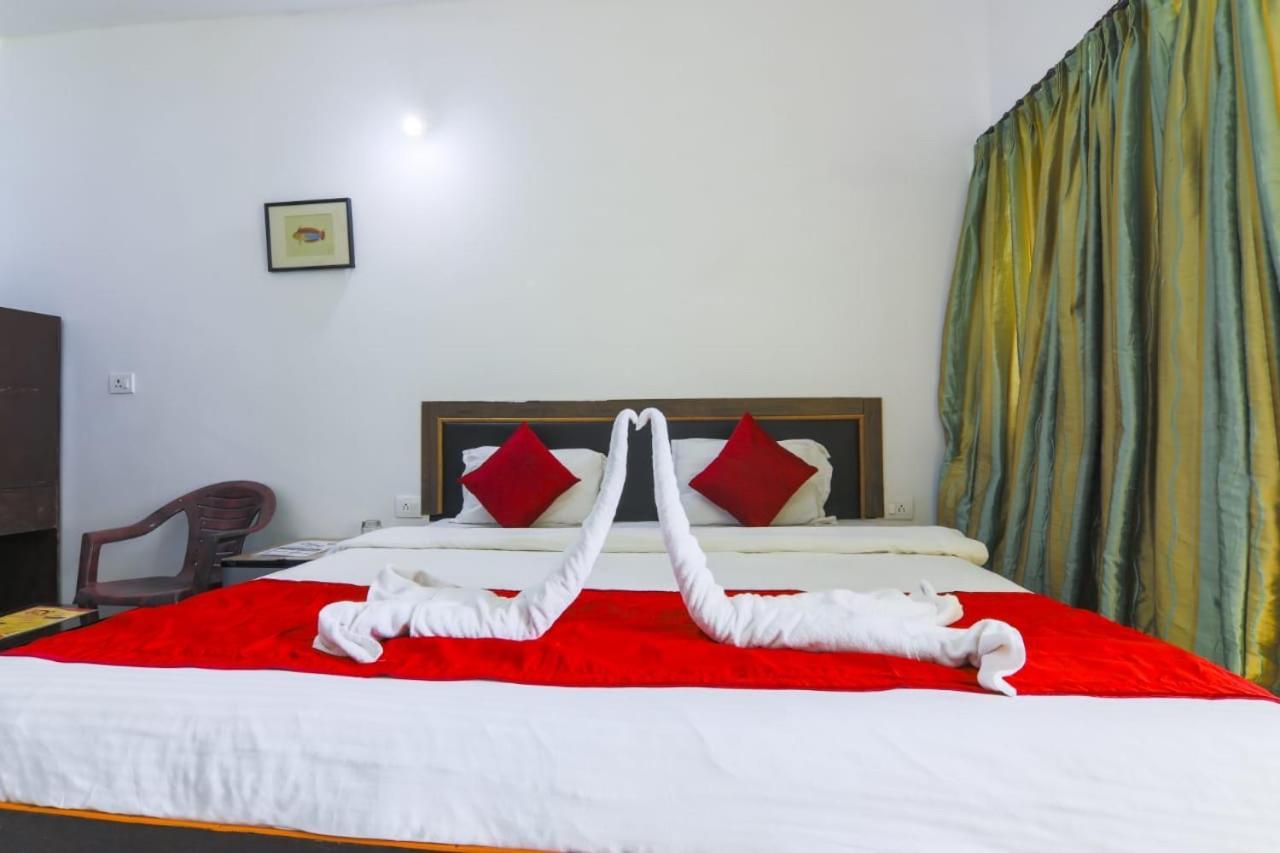 Fullmoon Beach Place Hotel Candolim Ngoại thất bức ảnh